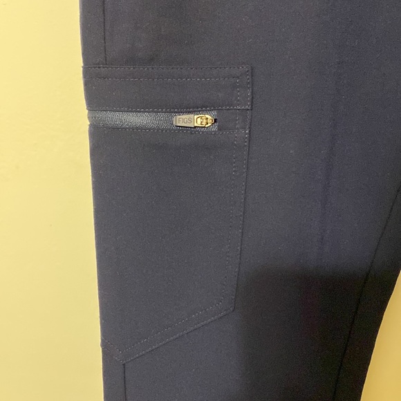 NWT FIGS Zamora Jogger Scrub Pants In Navy - Picture 6 of 11